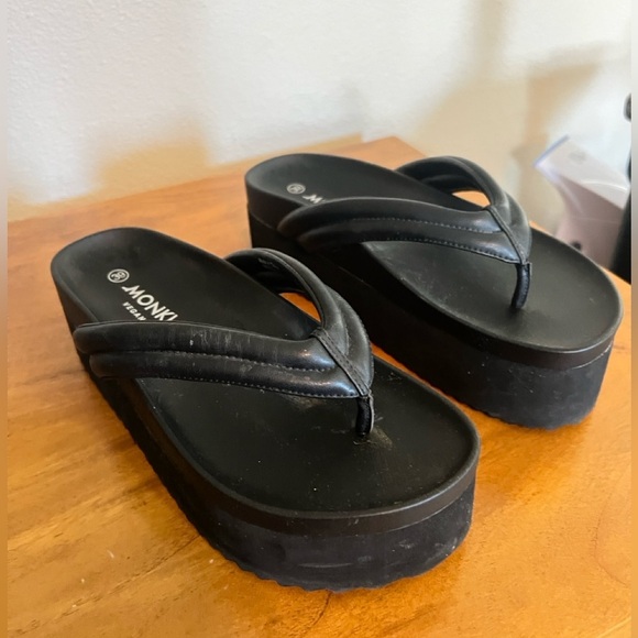 NWOT MONKI Platform Sandal - Picture 4 of 7